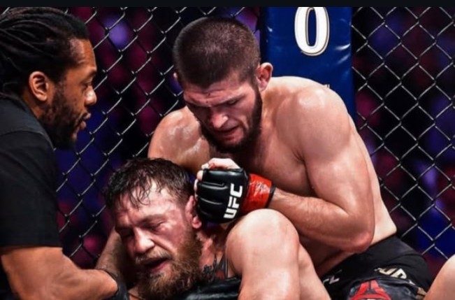 Momen kekalahan McGregor dari Khabib Nurmagomedov. [Instagram]
